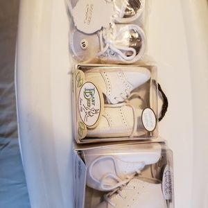 New soft bottom boy shoes